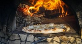 La pizzeria Da Michele chiusa per mafia