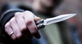 P.zza Repubblica. Sardone (Lega): marocchino accoltella uomo e aggredisce poliziotti Accoltella coetaneo: sedicenne arrestato per tentato omicidio Fermato un terzo egiziano per il tentato omicidio in via Russolo Giovane accoltellato davanti a una discoteca Due accoltellati nella notte Peruviano ucciso a coltellate durante partita fra sudamericani Accoltellamento in Maciacchini. Mascaretti (FdI): città insicura soprattutto per le donne Occupante abusivo minaccia agenti con un coltello Straniero accoltellato davanti a un chiosco di panini Giovane tunisino arrestato per 7 rapine a mano armata Arrestato egiziano per tentato omicidio Corso Garibaldi: rissa con accoltellamento Senegalese minaccia negoziante con un coltello, arrestato Rapina in una gioielleria, tre feriti coltello