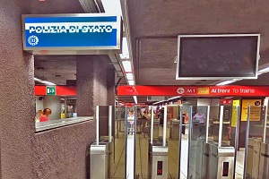 Rapina una farmacia e viene arrestato in metropolitana polmetro Cinque arresti per borseggio in metropolitana