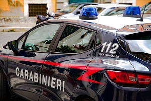 Sei indagati per la rissa in via Lecco Accoltella la moglie, tenta il suicidio e in ospedale si scopre che è infetto