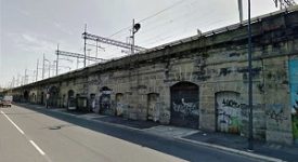 Nigeriano aggredisce donna incinta, autista e la Polizia Locale