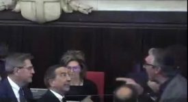 un brutto spettacolo in Consiglio comunale