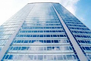 Lombardia: sempre meno i malati di covid Nessuna impennata nei decessi, confermato lo zero di domenica Contagiato un dipendente di Regione Lombardia. Sospesi i lavori del Consiglio