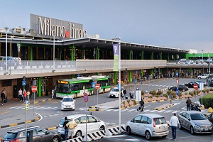 Alitalia torna a Linate e lo scalo riprende vita Chiuso l'aeroporto di Linate