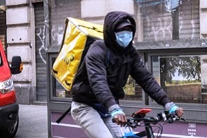 Sciopero della rete Rider x i diritti Aperta indagine fiscale sull'utilizzo dei rider Uber commissariata: 21 rider in udienza Primo immigrato contagiato, preoccupazione per i rider