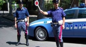 Teme il ritiro della patente e investe un agente Settemila persone controllate, 124 denunce e 5 arresti I primi posti di blocco e la richiesta di fermare trasporti e attività produttive