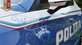Marocchino rapina una donna e viene arrestato Arrestato con 158 compresse di oxicodone Arrestato algerino con documenti falsi Sparatoria a Baggio: tre arresti Marocchino arrestato dopo uno scippo Arrestato per spaccio 31enne marocchino Un arresto per furto di cartucce in un supermercato Falsa raccolta fondi per ambulanza: due arresti arresti per spaccio in poche ore Arrestato ricettatore gambiano Arrestati mentre scassinavano una gioielleria Arrestato spacciatore guineiano Egiziano arrestato per aggressione e rapina Peruviano arrestato per sfruttamento della prostituzione Nuovamente arrestato il distruttore di biciclette Arrestati due rumeni per furto in un supermercato Due arresti per spaccio in via Brenta arrestato dopo avere colpito una volante con delle forbici Arrestato rapinatore marocchino Tre arresti per rapina in strada Arrestati due topi d'appartamento sudamericani Arrestati due algerini per rapina aggravata rubavano borse nei ristoranti, arrestati La Polizia arresta ladro acrobata Via Gola: droga e telecamere di videosorveglianza Arrestati dopo una colluttazione borseggiatori peruviani Arrestai due borseggiatori in via Padova Tunisino arrestato per la settima volta per spaccio Cocaina in casa e hashish ai giardinetti. due arresti Occupano appartamento di anziani deceduti per covid polizia Viola il decreto dopo esser evaso dai domiciliari, arrestato