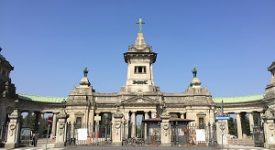 Un campo al cimitero maggiore per i morti non reclamati
