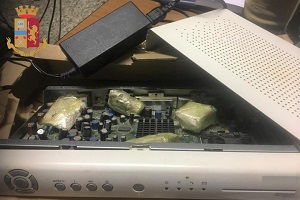 Arrestato marocchino con droga nascosta in un decoder