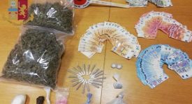 Operatori ecologici gestivano market della droga
