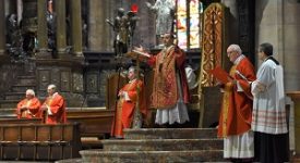 Monsignor Delpini consegna il mandato ai catechisti Delpini: trovate la gioia nella normalità