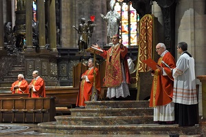 Monsignor Delpini consegna il mandato ai catechisti Delpini: trovate la gioia nella normalità