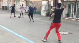 Via Stella. Piscina (Lega): cittadini rinchiusi mentre gli immigrati si divertono
