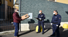 La Polizia Locale, consegna pc agli studenti