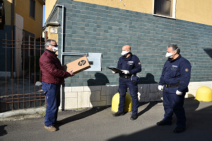 La Polizia Locale, consegna pc agli studenti