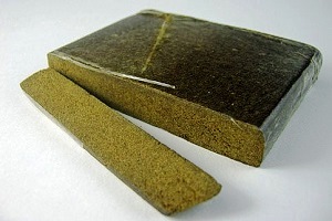 Spedisce marijuana, ma il rider lo denuncia