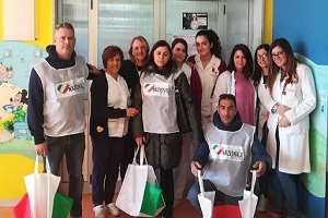Forza Nuona: partigiani sui balconi a cantare, noi negli ospedali ad aiutare