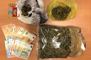 Arrestato spacciatore in un cortile di via Tirso
