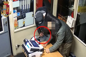 Arrestati due rapinatori seriali