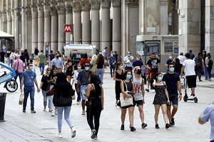 Calano i contagi, solo 25 a Milano
