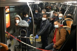 In 30 su un autobus si rifiutano di rispettare i divieti