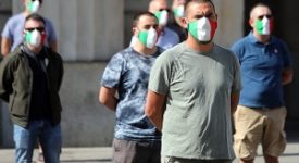 In piazza XXV aprile manifestazione delle Mascherine Tricolore