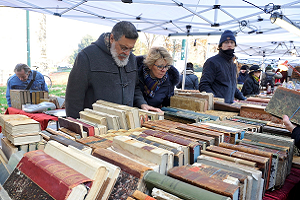 Da lunedì 25 nei mercati tornano i generi non alimentari