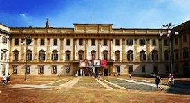 Vuole stabilirsi a Palazzo Reale come erede Savoia: allontanato Dal 18 maggio biblioteche su prenotazione e riapre Palazzo Reale