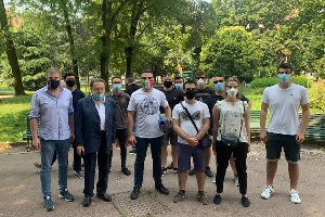 Piazza Insubria: sit-in di cittadini e Fratelli d'Italia per la sicurezza