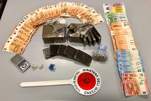 Arrestato pusher in fuga su un monopattino