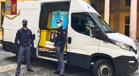 Ruba furgone a un corriere, arrestato