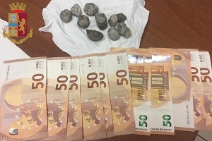Due arresti per la truffa dello specchietto