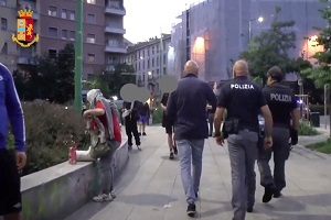 Controlli straordinari di Polizia in Piazza Bottini