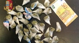 Gambiano arrestato per droga Arrestato mentre confezionava marijuana in piazza Aspromonte