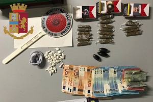 Arrestato marocchino aveva droga in cucina e nell'accappatoio