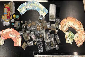 Arrestato con 3 etti di droga e 10mila euro in casa