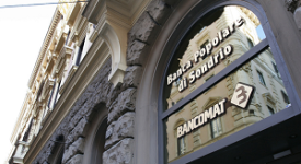 Rapina in banca con guanti e mascherine