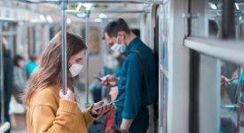 Sospeso l'obbligo di indossare i guanti su mezzi pubblici