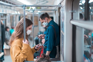 Sospeso l'obbligo di indossare i guanti su mezzi pubblici