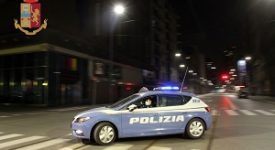 Arrestati due rapinatori egiziani Arrestato spacciatore egiziano in viale Stelvio Sequestrata droga al Parco Sempione e Villa San Giovanni Danneggia un bar mentre doveva essere ai domiciliari Controlli di Polizia in centro e periferia Libico arrestato per furto di un cellulare Arrestato dopo rapina a un tassista Arrestato marocchino con mezzo chilo d'hashish Quattro arresti per furti in ristorante e appartamenti Marocchino arrestato mentre danneggia auto con una mazza Un arresto per spaccio in viale Campania polizia notte Arrestato rapinatore guineiano armato di coltello