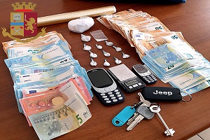 Spacciatore attestato dopo inseguimento in auto