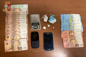 Due arresti per spaccio in via Salomone