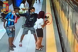 Due marocchini arrestati dopo scippo in metropolitana