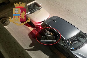 Arrestati due pregiudicati per furti in auto