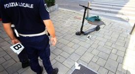 Un altro incidente in monopattino, 19enne in ospedale