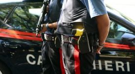Arrestato rumeno con coltelli e minilanciafiamme