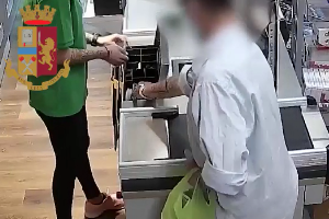 Pregiudicato arrestato per rapina in un supermercato