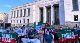 Flash Mob di Forza Italia davanti al Palazzo di Giustizia