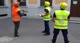 Ispezioni dei tetti delle scuole con i droni della Polizia locale