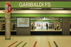 Controlli di Polizia alla Stazione Garibaldi Multate 4 persone sulla metro senza mascherina